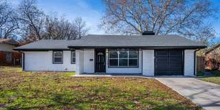 Updated 3 Bedroom with Fenced Yard Gallery 1