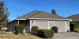 2 Bedroom, 2 Bathroom Duplex in NE Bend – Available NOW Gallery 1