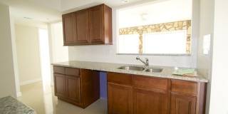 Beautiful & Modernized 3 Bed/3 Bath Pool Home For Rent in PSL! Gallery 5