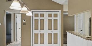 Charming 2BR Condo with Vaulted Ceilings, Fireplace & Pool Access Gallery 6