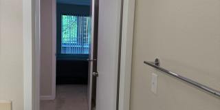 Short-mid term housing, furnished condo 2 bed/2 bath walking distance to Pearl St., CU and close to Hiking and Biking Gallery 24
