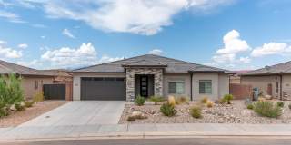 Beautiful Newer Home in Desert Canyons Gallery 1