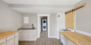 Cozy & Modern 1-Bed, 2-Bath Tiny Home – Renovated in Columbus! Gallery 7