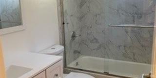 -Spacious 4 Bed 2.5 Bath, House, with Hew Hardwood Floors throughout - Gallery 19