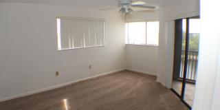 2/2 Condo with Marina and River Views-Includes cable and water Gallery 12