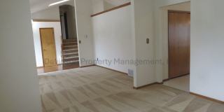 Spacious 3 Bedroom House on the West Side with Mountain Views Gallery 4