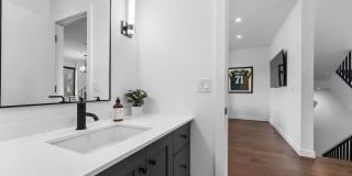 Luxury 3 Story Condo in Exclusive Titletown District Gallery 24