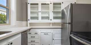 Elegant Renovation! HUGE 1 Bed 1 Bath Available Now! Gallery 34