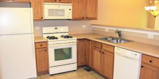 Large 2 Bedroom Townhome in Lakemoor! Gallery 3