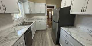 5 Bedroom Rental in Moline Gallery 6