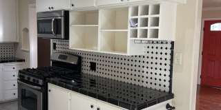 CHARMING 4 BED 2 BATH HOUSE NEAR DOWNTOWN Gallery 11