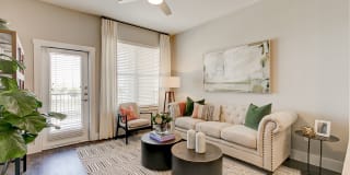 35 West at Champions Circle Apartments Gallery 7