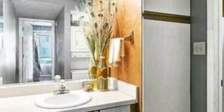 Modern First-Floor with Private Patio in Hampton Club Gallery 7