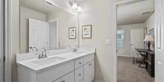 Newly Constructed, 4 BR / 3 BA Home - 2 Car Garage - Pool - Close to Mueller Gallery 18