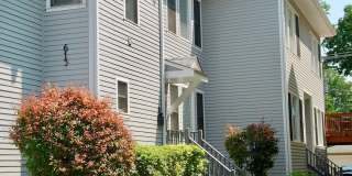 Fabulous 3 Bed / 2.5 Bath Townhouse in Downtown Oak Park! Water & 2 Parking Spaces INCLUDED! Gallery 1