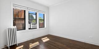 5425 N Clark St Gallery 5