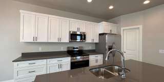 4 BEDROOM SANDHOLLOW TOWNHOME FOR RENT! Gallery 10