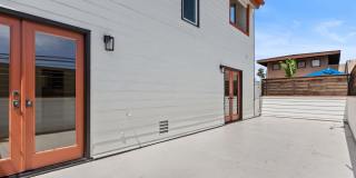 Spacious 3 Bed / 3 Bath Ocean Beach Townhome with Private Patio & Garage - Available NOW Gallery 25