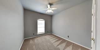 Beautiful 3 Bedroom 2 Bathroom Home in Edmond Schools with a Study Beautiful 3 Bedroom 2 Bathroom Home in Edmond Schools with a Study Gallery 11