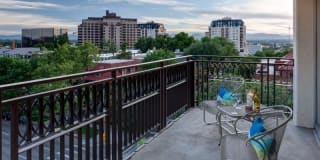 1000 Grant Gallery 13