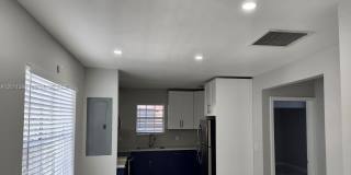 1023 SW 12th Ct Gallery 10
