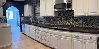 One level Boulder City lakeside & pool Gallery 15