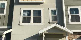 Immaculate Edgewater Townhome!! Gallery 1