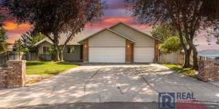 Beautiful 4 bed 2 1/2 bath - 3 car garage Gallery 1