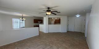 Two-Story 3 Bed/2.5 Bath with 2nd Floor Laundry Room! Gallery 4