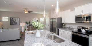 Like New Luxury Townhome! 3 BR, 2.5 BA, 2 Car Garage, Pool, Dog Park, and More! Gallery 14