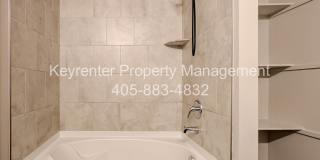 Beautiful 3-Bedroom Home with Easy Access to I-35 & I-240 Gallery 20