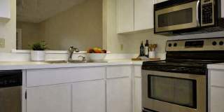 Spacious 2bd 2bth home with bonus Florida room! Gallery 11