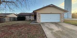 Beautiful 3 Bed 2 Bath Home in Yukon Gallery 1