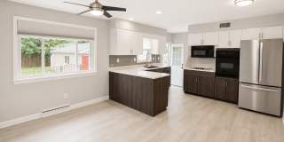 Huge Renovated 3 Bedroom house in hikespoint! Gallery 4