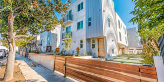 1236 N Beachwood Dr Gallery 1