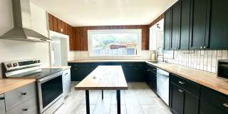 Mid Century Modern Gem! Mid Century Modern Gem! Gallery 10