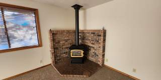3 Bed/2 Bath Single Level Home near Parks and Schools - Daggett Lane Gallery 5