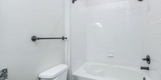 1810 Belcourt Gallery 34