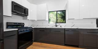 Charming 1BR Duplex in Woodland Hills Gallery 6