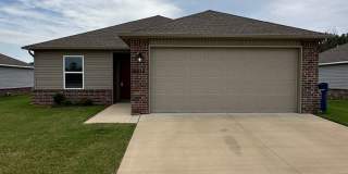 School Year Savings! | Receive a $250 Amazon Gift Card + Modern 3-Bedroom, 2-Bath Home in Siloam Springs Gallery 3
