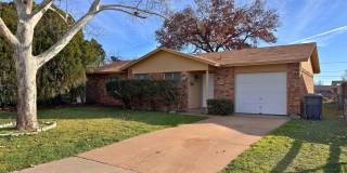 3 Bed 1.5 Bath w/ Garage In City View 3 Bed 1.5 Bath w/ Garage In City View Gallery 1