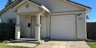 Cozy 2 Bed, 2 Bath Home Gallery 1