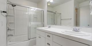 Available Now! Tri-Level 3 Bedroom 3.5 Bath Townhome!! Gallery 38