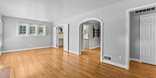 Modern Comfort & Prime Location in Alexandria! Gallery 3