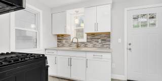 Stunning 2 bedroom home in Brookline available July 15! Gallery 14