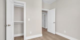 195 Romney Street Gallery 19