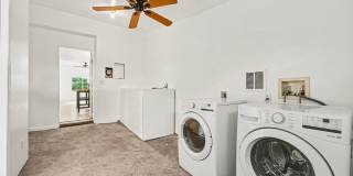 Highlands 3BR Rental – In-Unit Laundry, Storage & Outdoor Space Gallery 18
