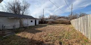 Large 2 Bedroom Home with a Garage Gallery 11