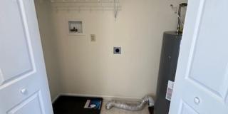 Beautiful 2BR Townhome Near Indian Park – Garage + Storage Gallery 10