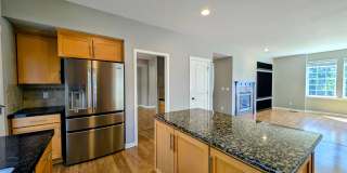Spacious 2700+ sq.ft House in Logan Park neighborhood Gallery 8